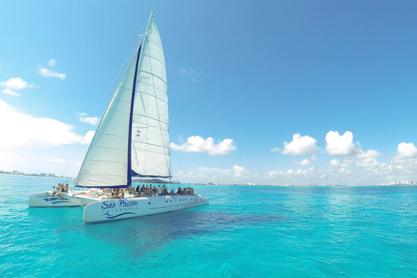 Catamarn sailing to Isle Mujeres on turquoise waters of the Caribbean.