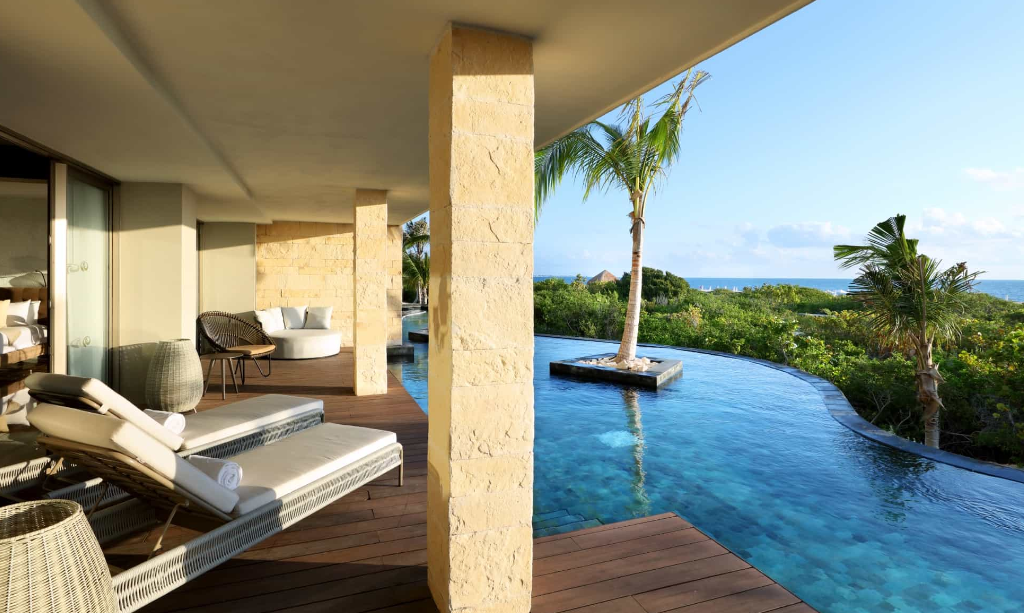 Signature Suite Swim up 2027 Extra Days
